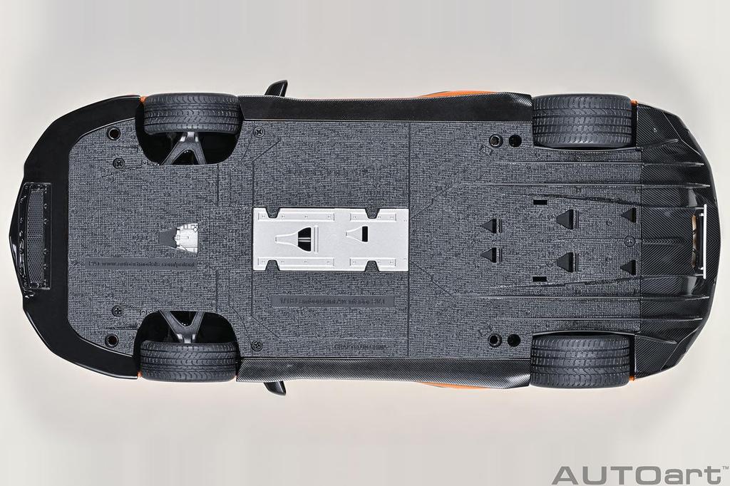 Autoart Lamborghini Aventador SVJ perleťově oranžový hotový produkt 1/18