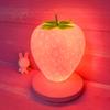 Lampada da comodino a LED creativa ricaricabile senza sfarfallio con luce notturna a fragola, decorazione da tavolo