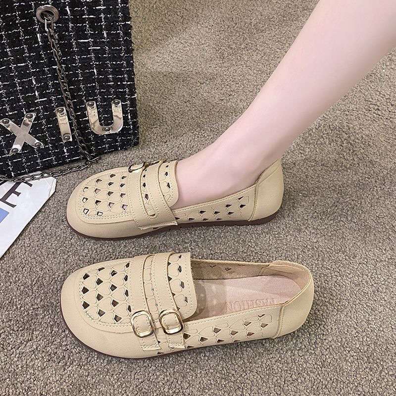 Stepping on shit feels super soft, pregnant women's shoes are swollen, loose, and a pedal is hollowed out. The new summer models are wide and fat, and