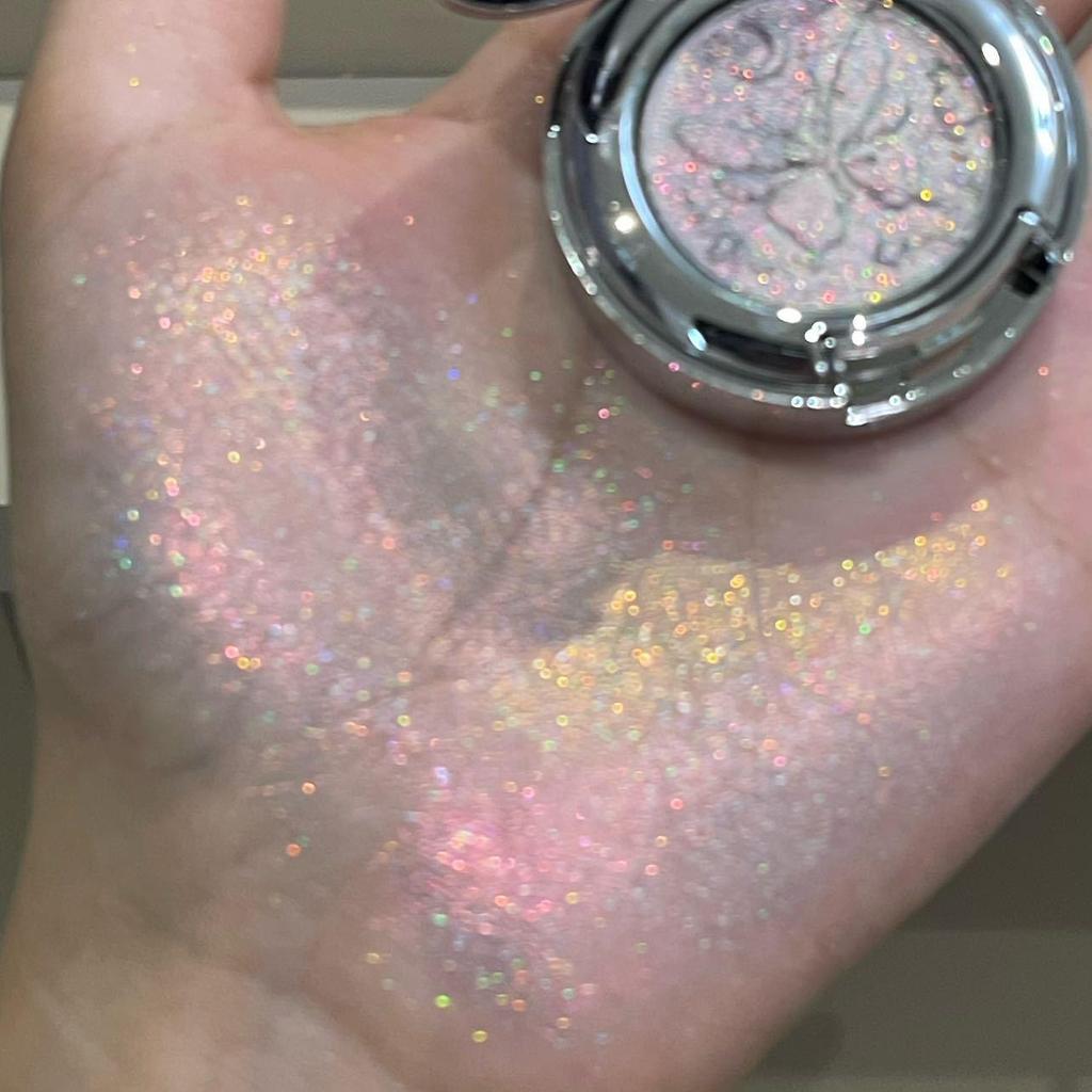 Flashy Silver Chameleon Highlighter: Icy Shimmer for Daily Brightening