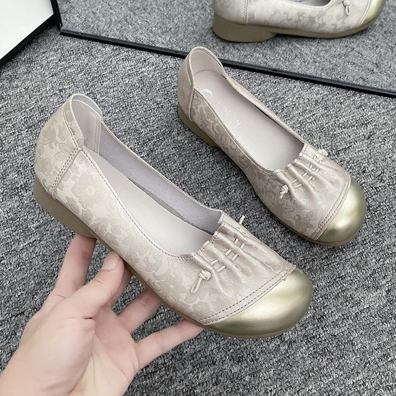 

2025 new four-season single shoes women s flat-bottomed casual one-pedal national style lazy shoes new Chinese small fresh mother shoes 40