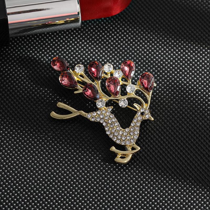 High-End Gold Deer Brooch - Unique Fashion Jewelry Accessory