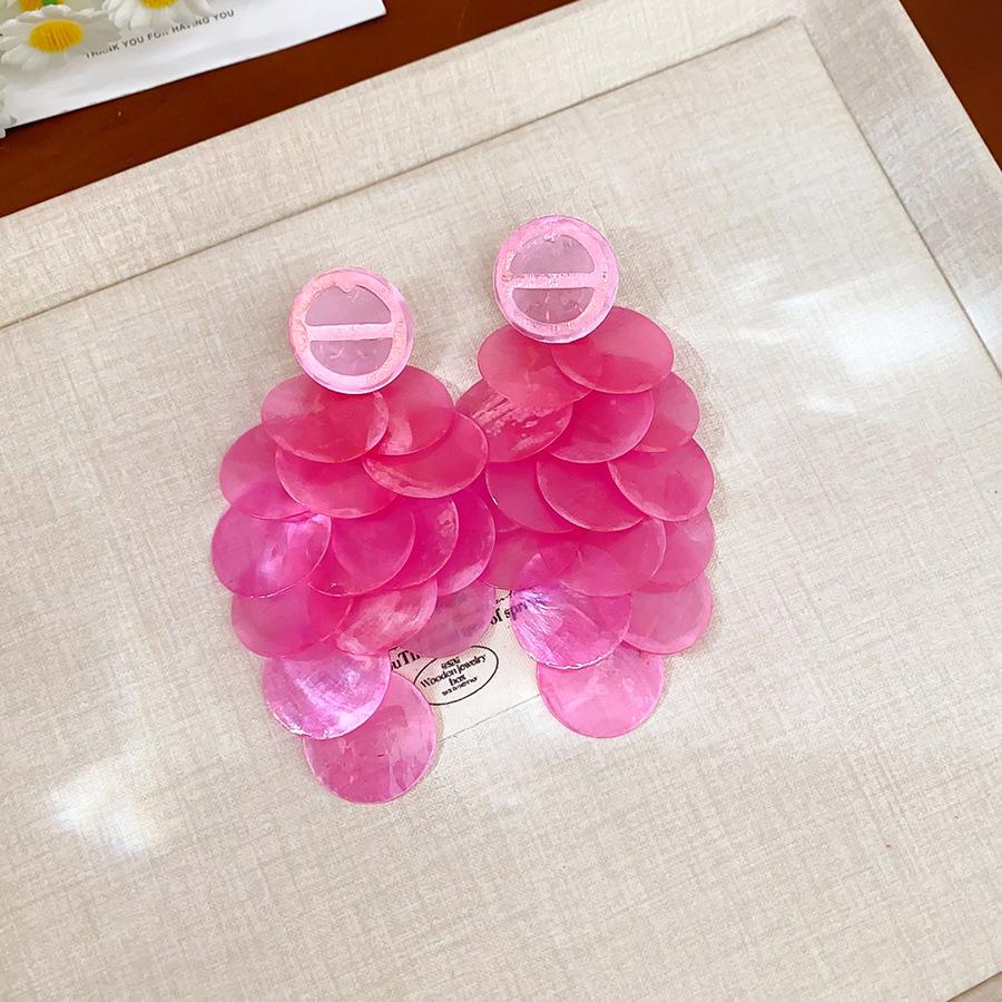 French Round Shell Tassel Stud Earrings: Retro, Exaggerated Style for a Unique Fashion Statement.