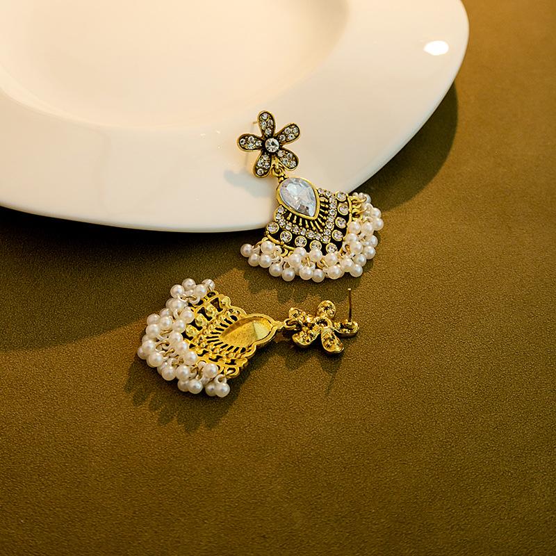 Fashion High-End Luxury Retro Temperament Literary Girl Flower Earrings Stud Earrings