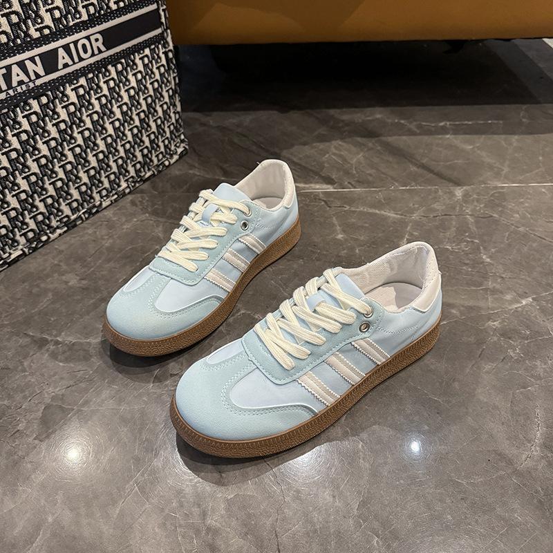 

Large size retro college wind moral training shoes women s 2025 spring and summer new platform white shoes Forrest Gump shoes sports board shoes 42