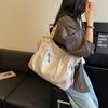 Borsa a Spalla Hobo Morbida in PU Sgualcita con Tracolla Regolabile e Borchie Metalliche Borsa a Mano Casual da Spalla per Donna
