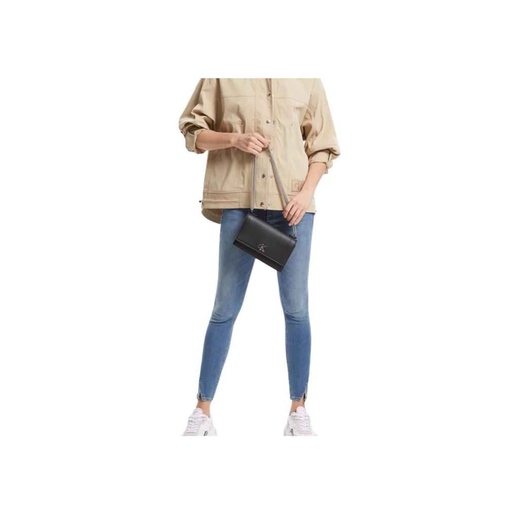 Calvin Klein Borsa a Spalla/Crossbody da Pendolare con Patta a Catena e Logo a Lettere PU da Donna Nera DH2806-001