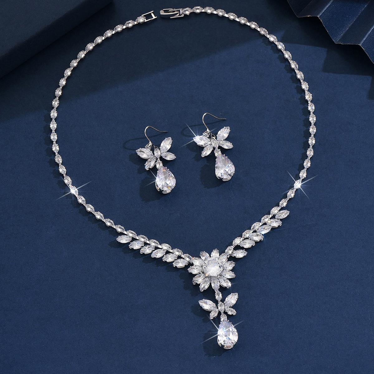 

Bridal Wedding Necklace Earrings Set Shining Zircon Dinner Party Accessories Simple Wedding Dress Jewelry