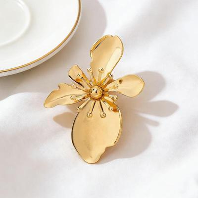 Stilvolle und Elegante Blumenbrosche, 2026 Neue Trendige Retro Unregelmäßige Blumenbrosche Anstecknadel, Bekleidungszubehör.