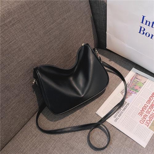 IELGY Spring And summer small bag female niche design fashion wild foreign style capacity trend shoulder messenger bag чёрный