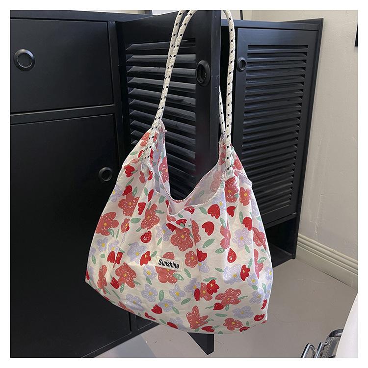 

Японская и корейская ins цветочная тканевая большая вместительная сумка для покупок в зарубежном стиле, свежая тканевая сумка, персонализированная подмышечная ручная сумка на плечо, женская сумка