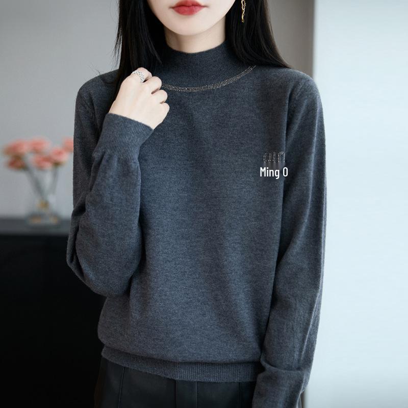 

Осінньо-зимовий в язаний светр з напіввисоким коміром та стразами для жінок Large