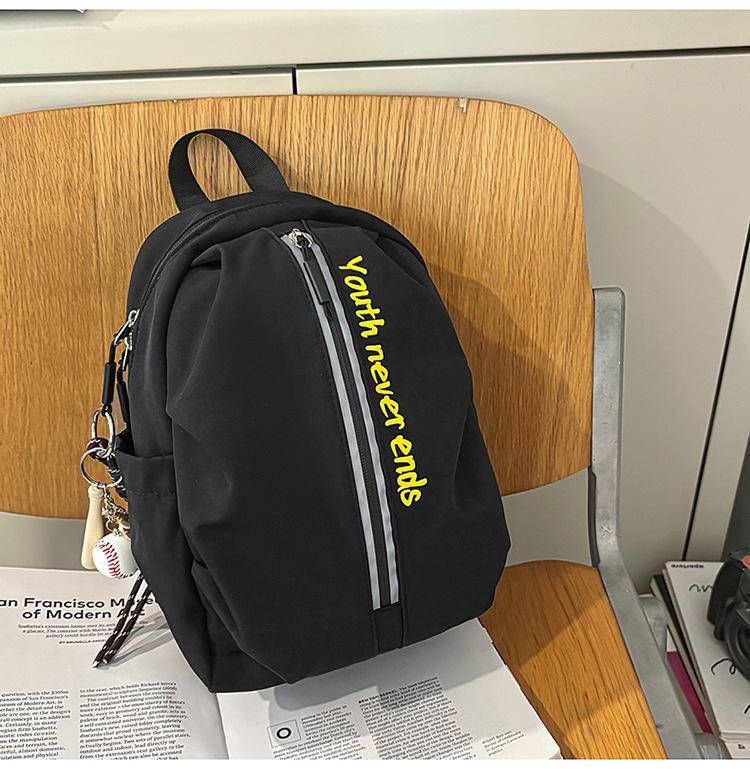 Simple and Fashionable Backpack, Lightweight Travel, Leisure and Outdoor Travel Backpack with Large Capacity