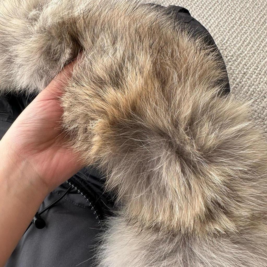 Canada Goose Kurze Bomberjacke - Winter Daunen-Oberbekleidung für Damen & Herren, Pelzkragen, Dick & Warm.