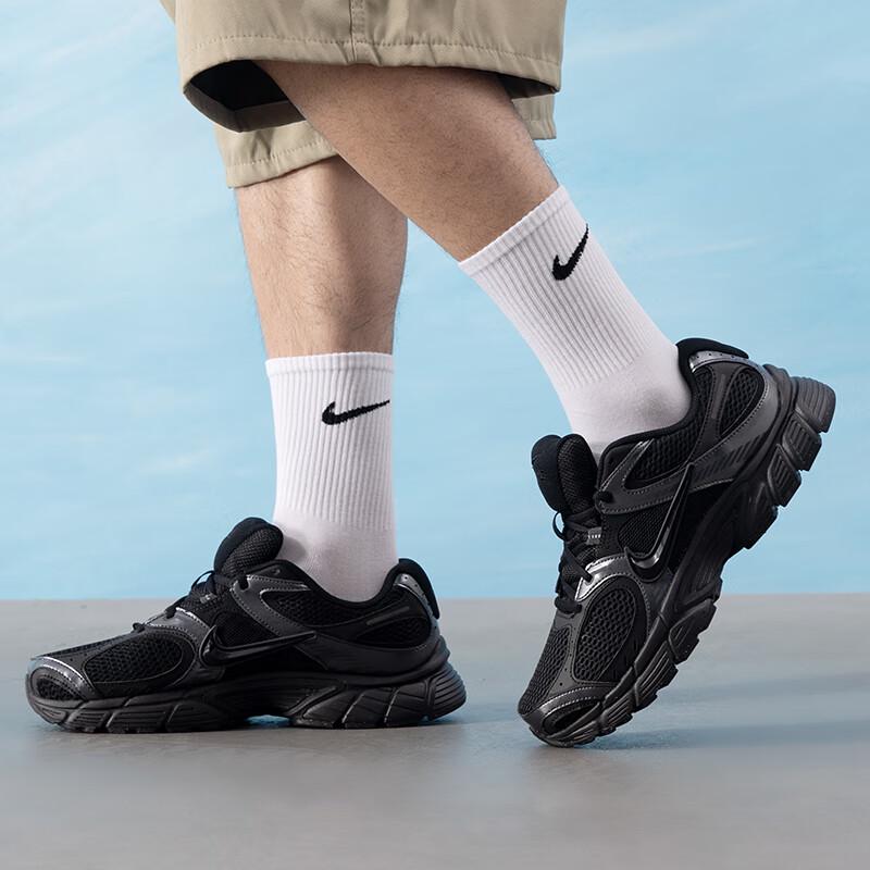 Nike Men's V5 RNR Casual Shoes