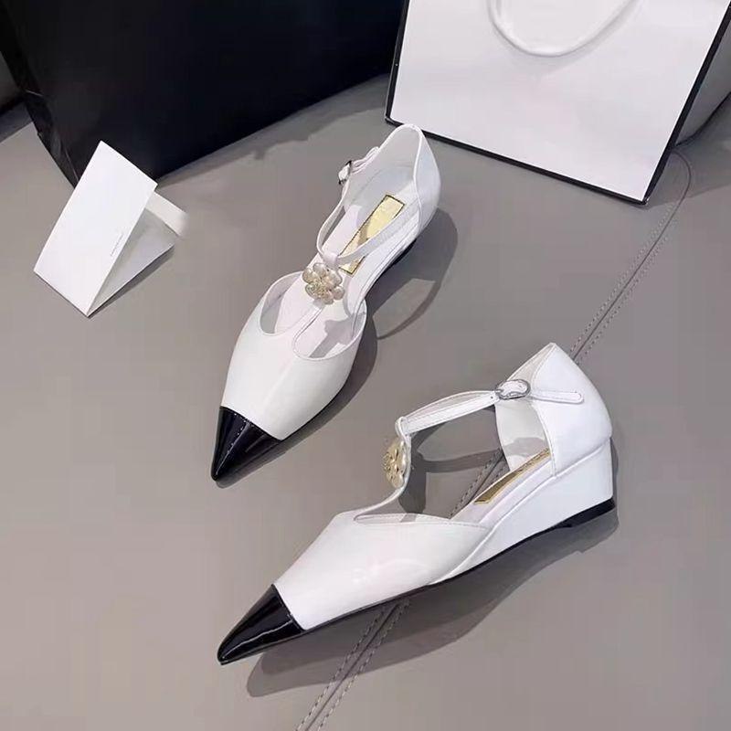 Color matching flower diamond buckle wedge heel middle heel pointed head shallow mouth hollow one-word buckle single shoes