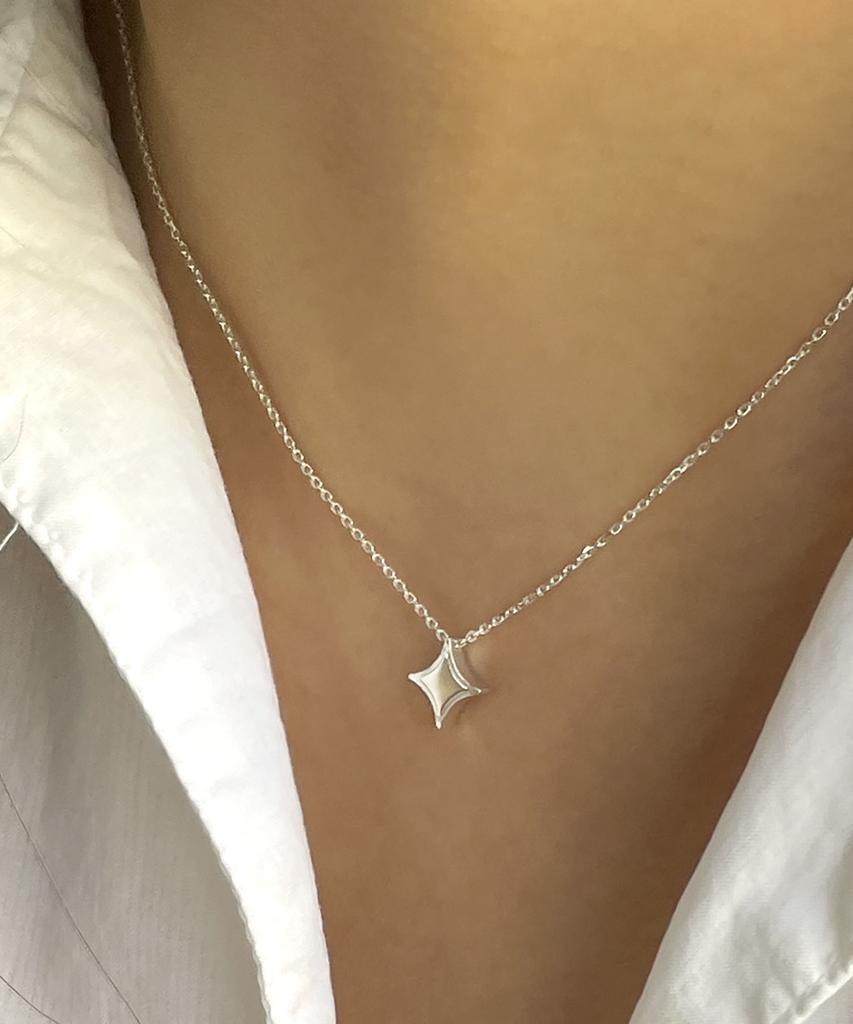 Ound Little Star Necklace