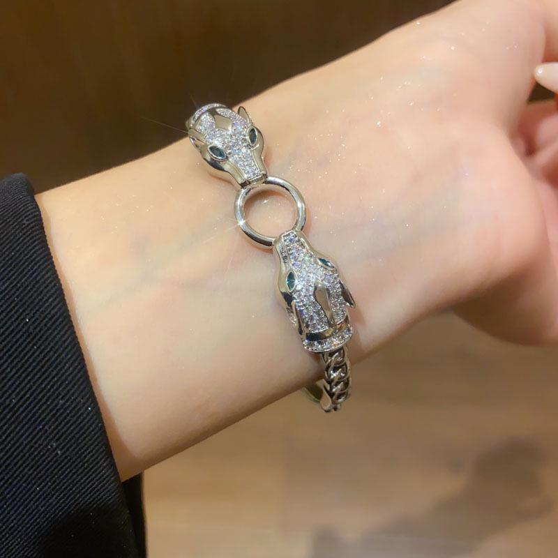 18K Goldplattiertes offenes ovales Crossover-Armreif - Leichter Luxus-Armband für Damen