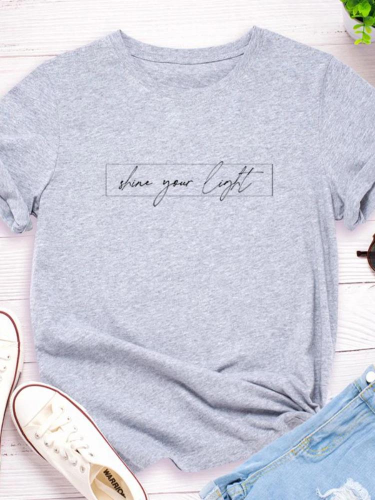 

Shine Your Light Letter Print Женская футболка с коротким рукавом и круглым вырезом Свободная женская футболка Женская футболка Топы Camisetas Mujer XXXL светло-серый