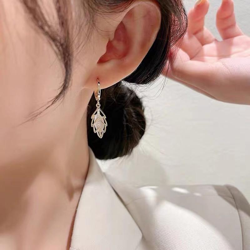 2022 Elegant Leaf Dangle Earrings for Women - Chic, Modern Design