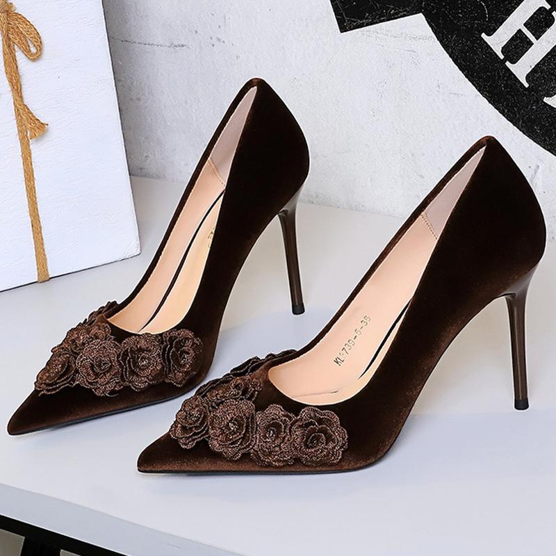 9CM Fashion Flower Design Women High Heels Retro Suede Wedding Women Shoes Party Club Stiletto Heels Chinese Style Pumps Tacones