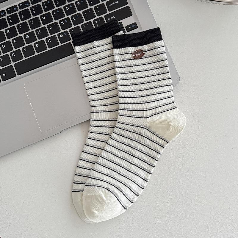 

Retro Striped Buttoned Socks - Children s Summer Mid-length Socks, Trendy, No-knit, Sweat-absorbing, Anti-odor, Color-matched Pile Socks 1 pair