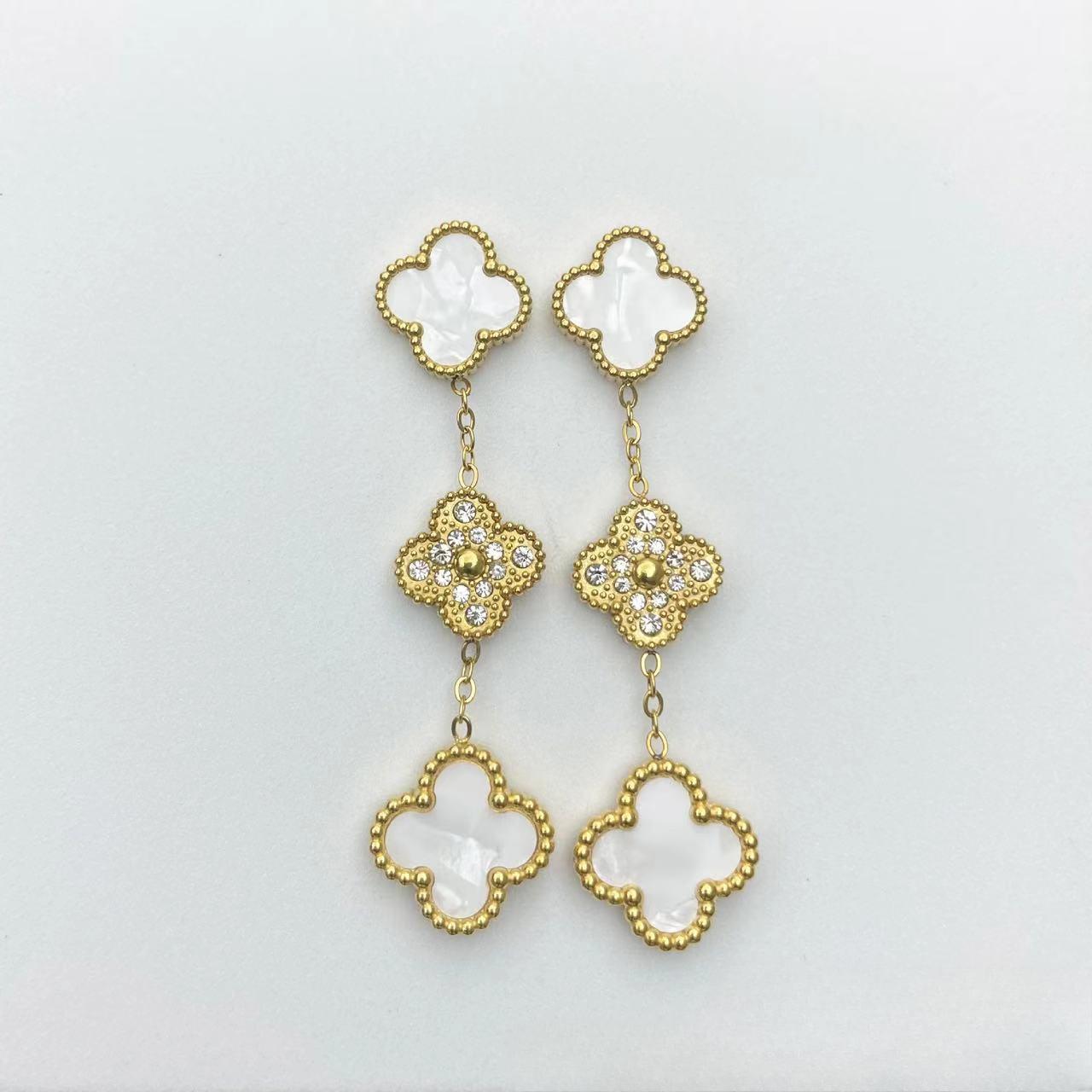 

Серьги-кисточки с четырьмя листочками клевера на удачу Серьги с нишевым дизайном Темперамент Простые универсальные Высокоуровневые серьги с чувством женственности белый