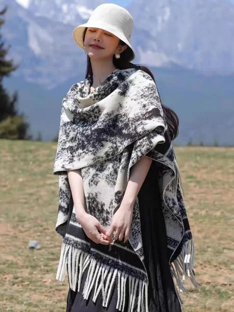 Elegant Ethnic Ink Painting Cape Shawl with Tassels - Versatile Travel Scarf Cloak