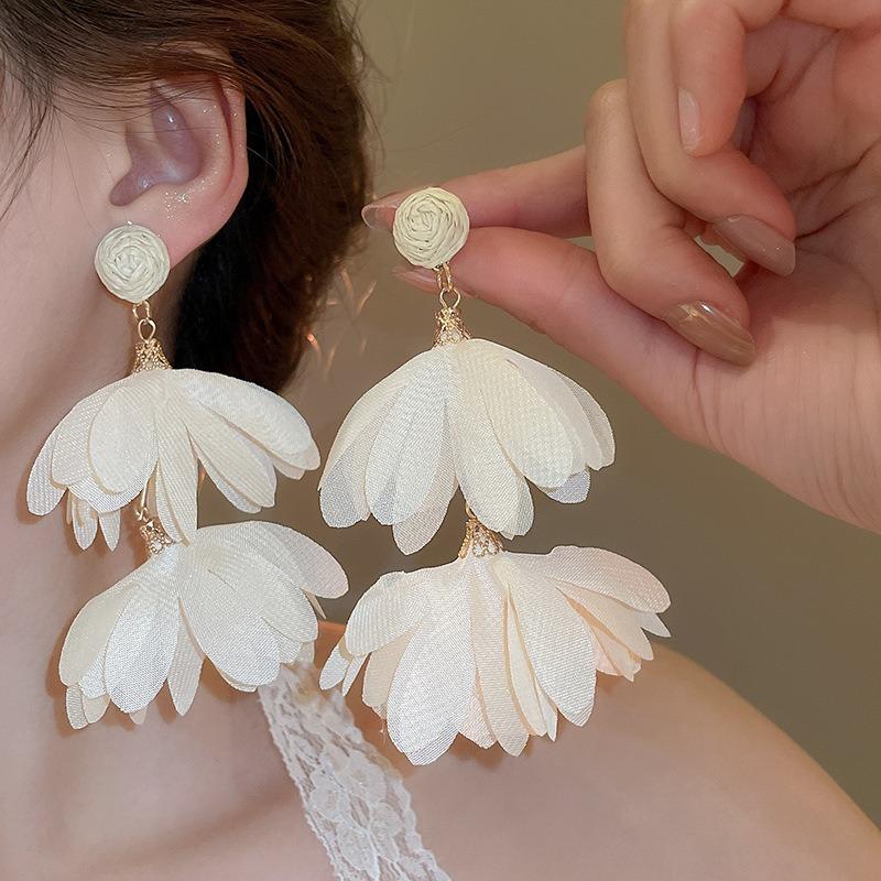 Dopamine petal mesh stud earrings new popular seaside vacation wind earrings exaggerated temperament versatile earrings wholesale