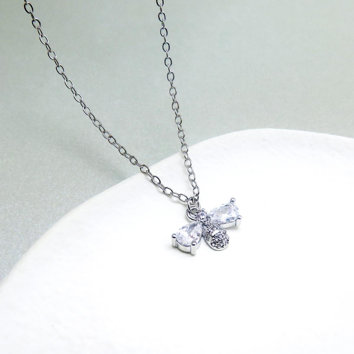 

New Niche Little Bee Pendant Necklace Ins Versatile Jewelry for Women