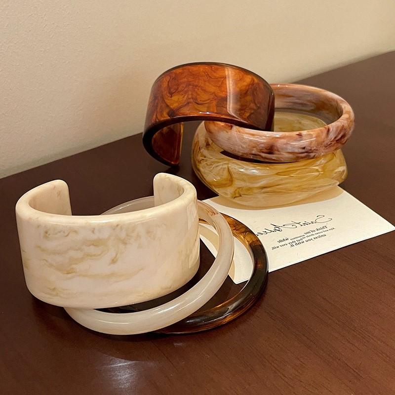 Acrylic Irregular Exaggerated Geometric Unique Design Wide Bracelet Suitable for Ladies Party Matching