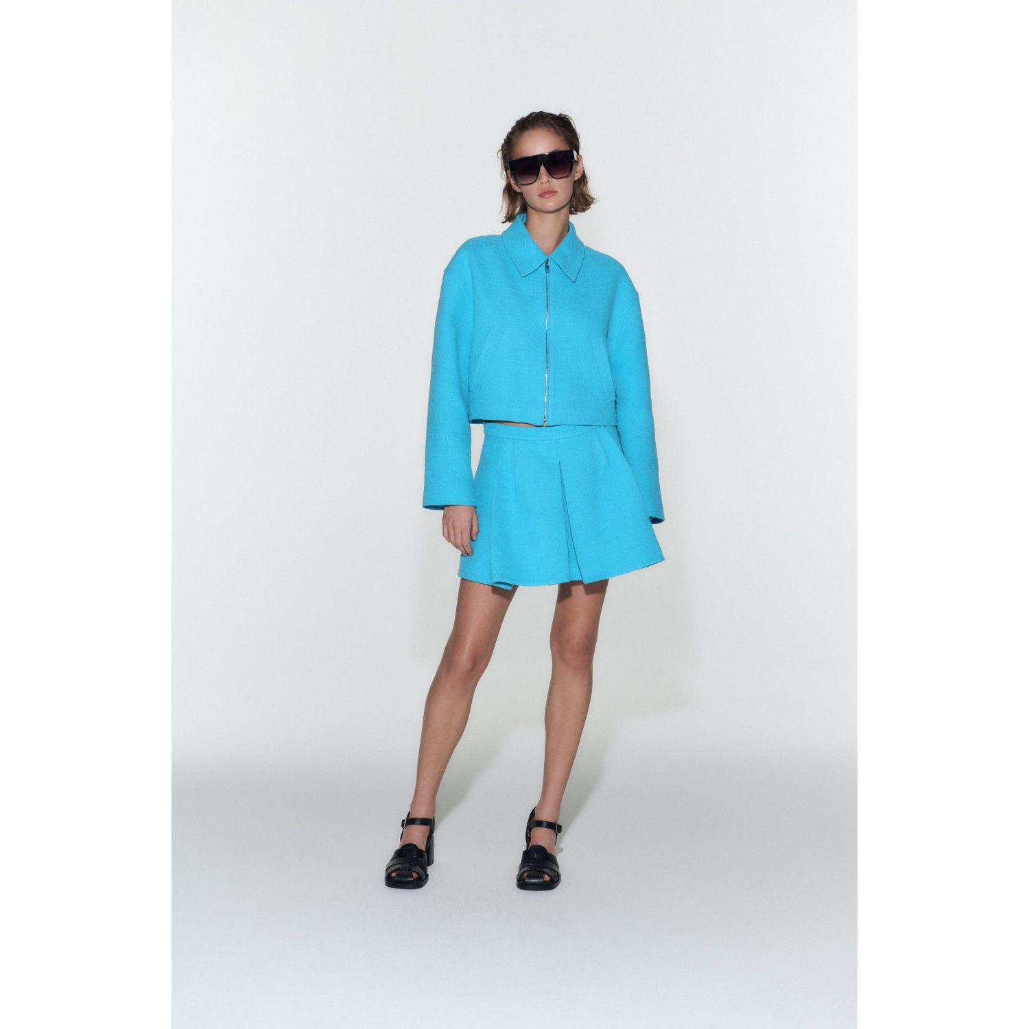 

SHORT TEXTURED SKIRT