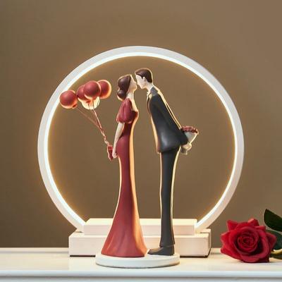 Pretty Decor Couple Sculpture Resin Statue Bedroom Tabletop Decoration Crafts Family Figurines European Living Home Wedding Gift