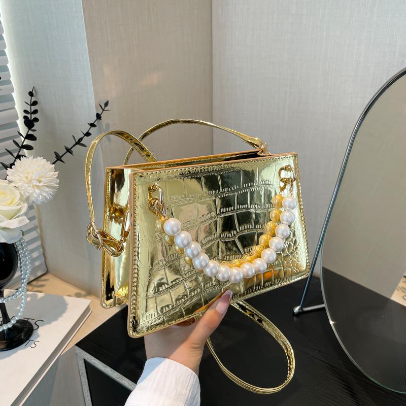 

Pearl portable small bag women s 2025 new fashion silver glossy shoulder small square bag mini chain messenger bag золотий