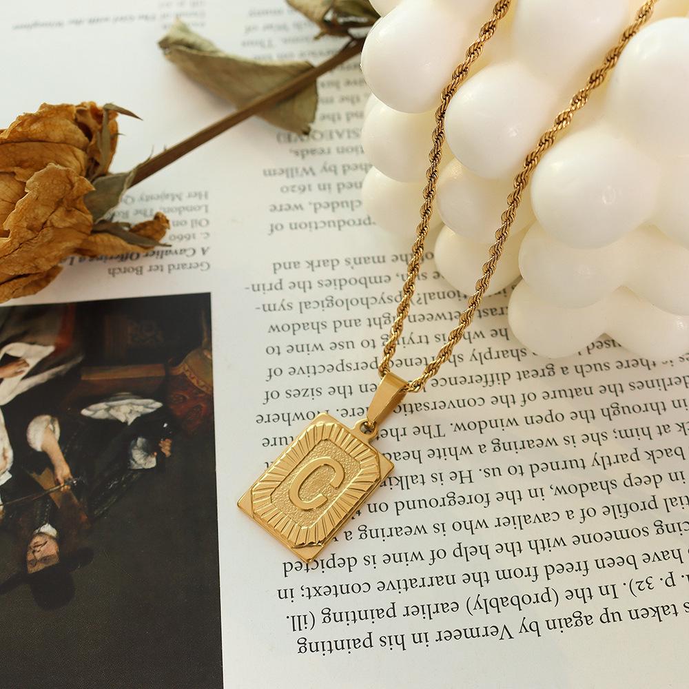 Qiong Yao Hip Hop 26-Letter Square Pendant Necklace, Clavicle Chain, 18K Gold Plated Titanium Steel.