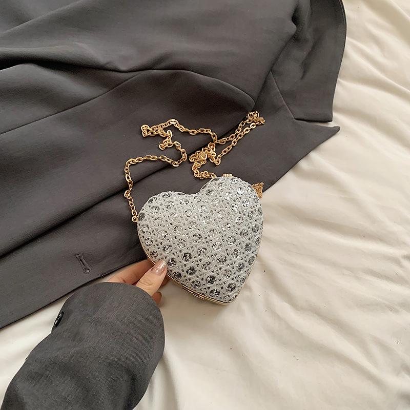 

2025 spring and summer new mini fashion Korean version lock small bag female foreign style one shoulder messenger bag love mouth red envelope серебряный