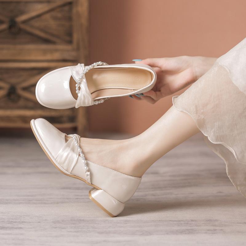 

2024 Весна и Осень Новые Модные Универсальные Туфли С Бисером Мягкая Подошва С Юбкой Каблуки Средней Толстости Женские Туфли С Бисером 34