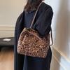 New suede leopard print shoulder bag fashionable and casual large-capacity shoulder bag women's commuter portable tote bag