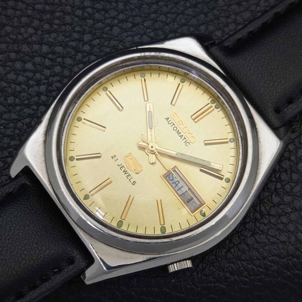 AUTOMATIC VINTAGE SEIKO 5 JAPAN MENS GOLDEN COLOR DIAL WATCH A702636-1 R209-a702636