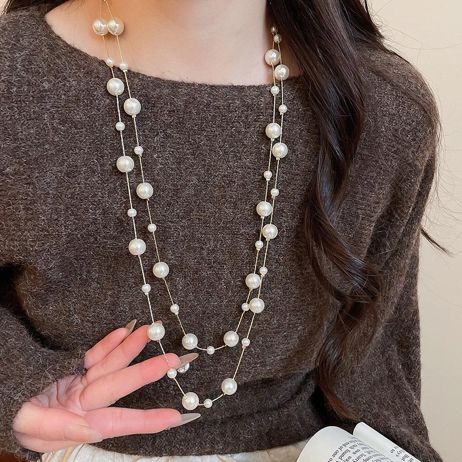 Geometric Round Flower Pearl Clavicle Necklace: Retro European & American Design