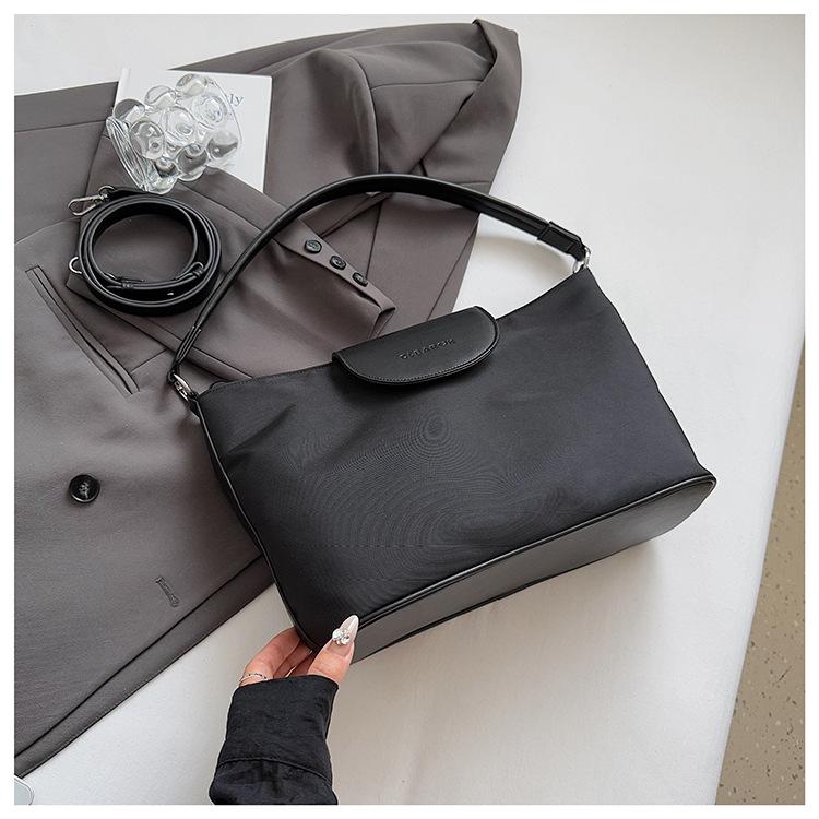 

New fashion casual commuter bag women s large-capacity simple niche shoulder crossbody portable tote bag чёрный