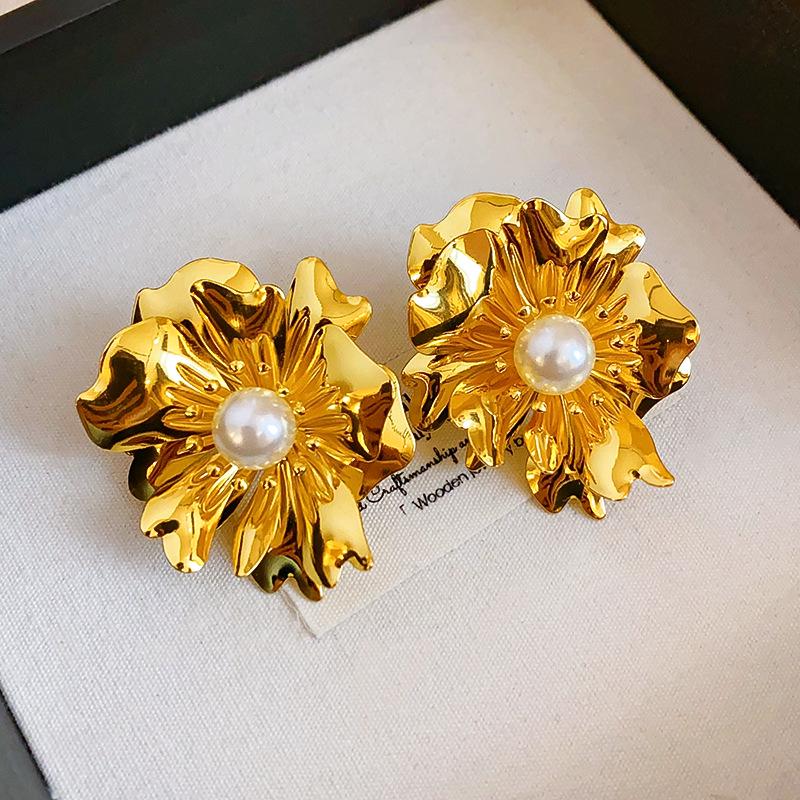 Elegant Vintage French Butterfly Flower Stud Earrings - High-End Fashion Accessories for Women