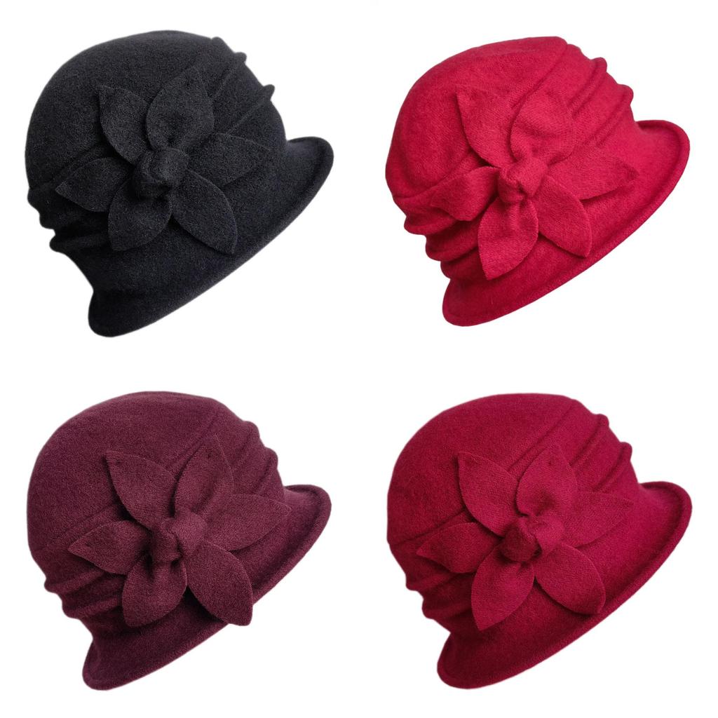 Wollbarett für Damen mit floralen Verzierungen Wintermode für Erwachsene mittleren Alters