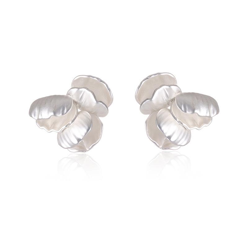 Matte Silver Three-dimensional Daisy Petal Stud Earrings Literary and Cold Flower Earrings Commuter Dating Wear High-end Atmosphere