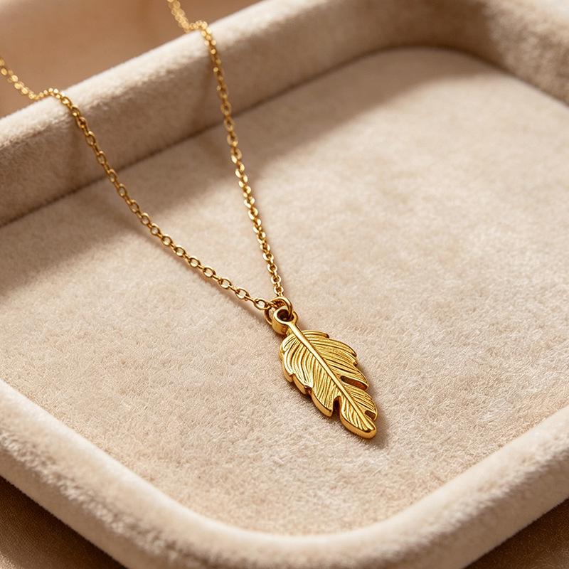 18K Gold Plated Stainless Steel Feather Clavicle Necklace - European & American INS Style, Versatile & Fashionable Jewelry