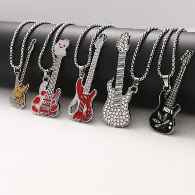 Collana con Ciondolo Chitarra Hip-Hop Europeo-Americano: Gioielli in Acciaio al Titanio Disco Street Style con Personalità