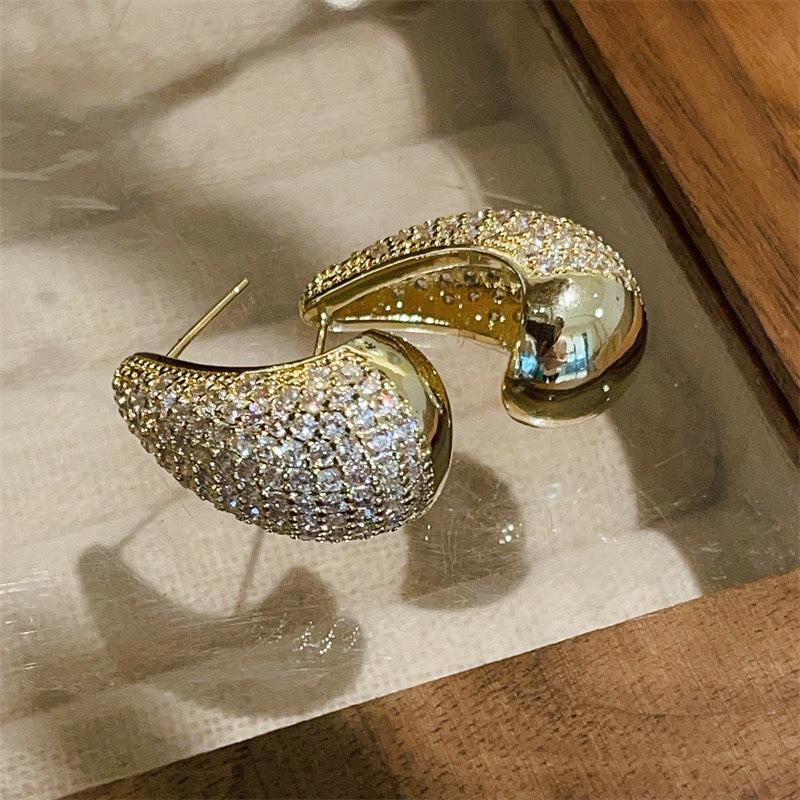 

Light luxury high-end zircon hollow earrings temperament OL style simple small pepper full zirconium earrings ear jewelry золотий