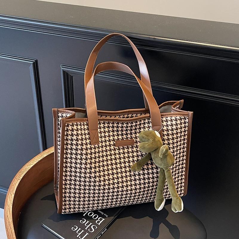 Kostkovaná taška dámská velkokapacitní nová podzimní a zimní všestranná taška přes rameno ležérní třída dojíždění nákupní taška