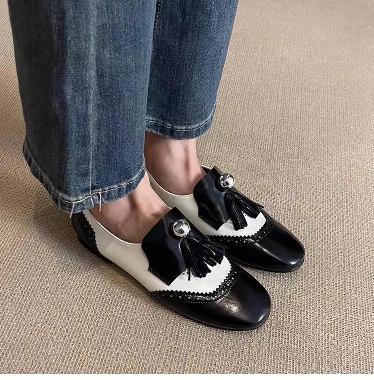Fashion Summer 2025 New British Style Tassel Block Carved Floral Flat Bottom Loafers Women's Versatile Color Matched Leather Shoes