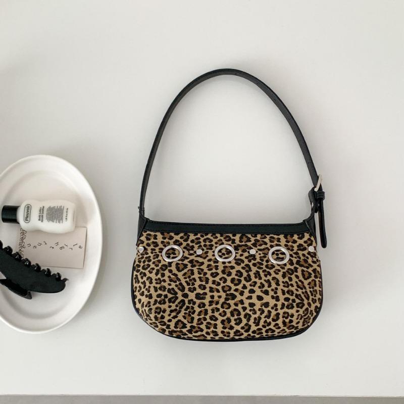 

Autumn and winter retro leopard print bag, rivets, niche underarm bag, high-end suede, single shoulder small square bag for women